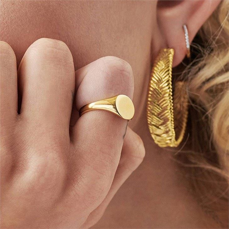 gold signet ring womens engraved