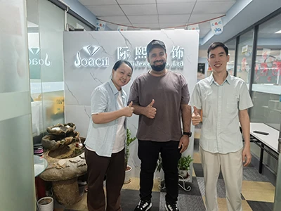 Umman Müşterisi Taş ve İnci Takılar İçin Guangzhou Fabrikamızı Ziyaret Etti